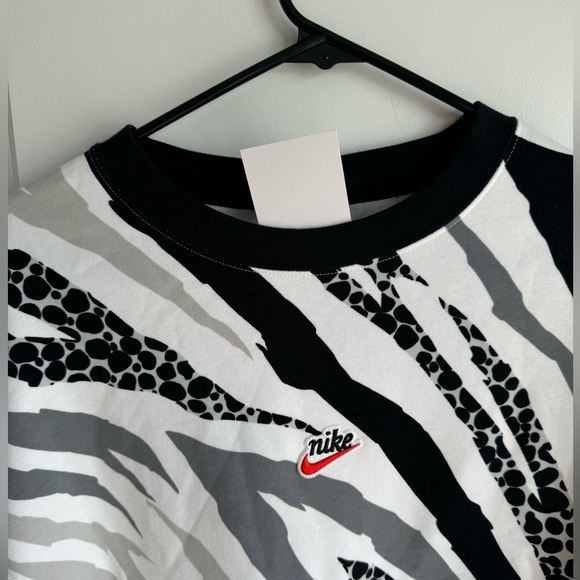 Women’s NIKE Sweater - NWT - Picture 5 of 5